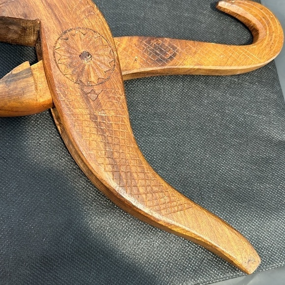 Vintage hand Carved Squirrel Wooden Nut Cracker Plier Design Detailed Folk art - Picture 7 of 10